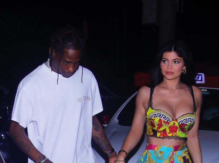 カイリー・ジェンナー恋人、誕プレは「5000万円以上」の超高級『唇ネックレス』