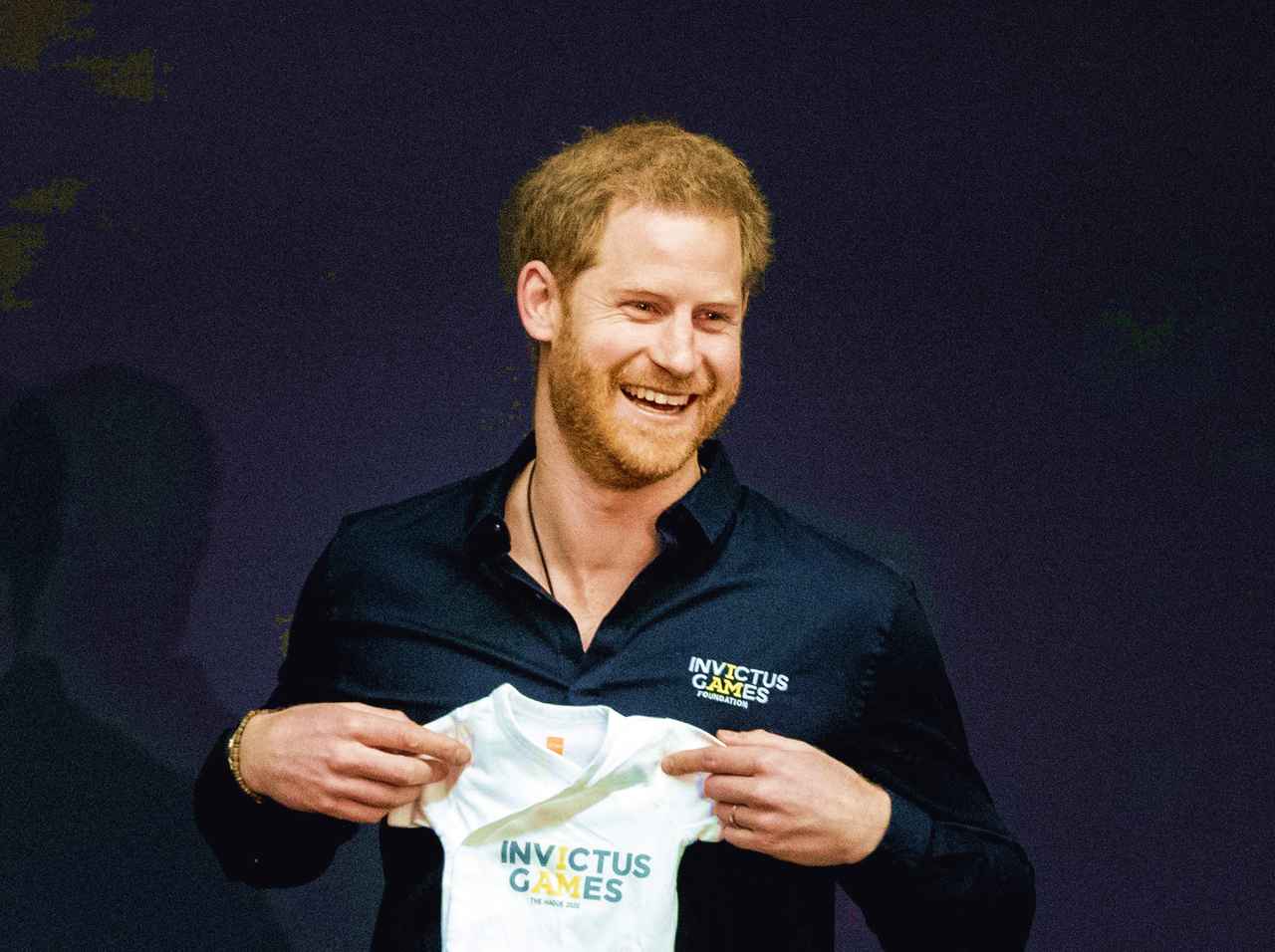 ヘンリー王子は育児で「手が汚れることを気にしない」、子育てエピソードが“神レベル”