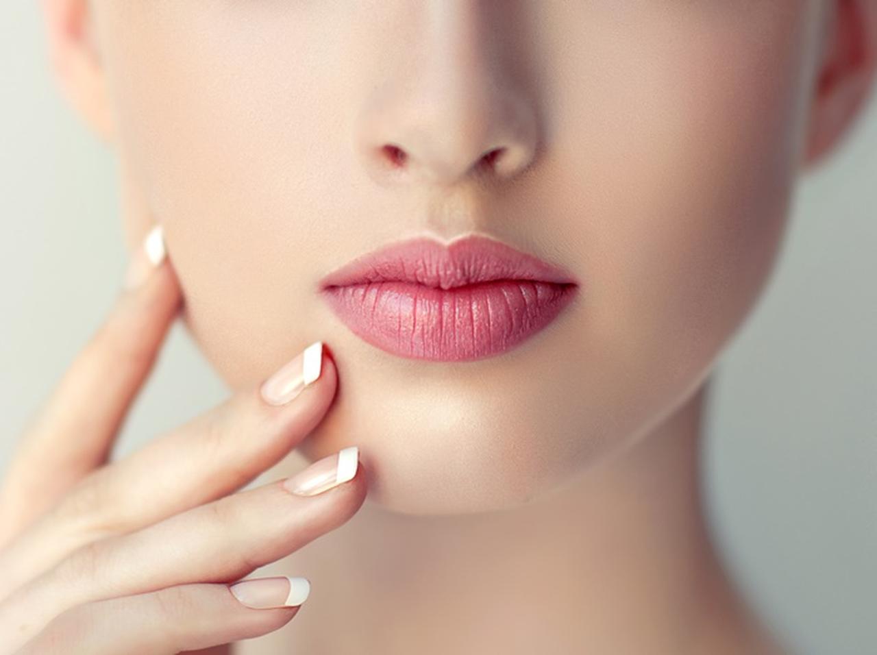 崩れない薄づき美肌を演出する「マイクロ・コンシーリング」メイクテクとは?