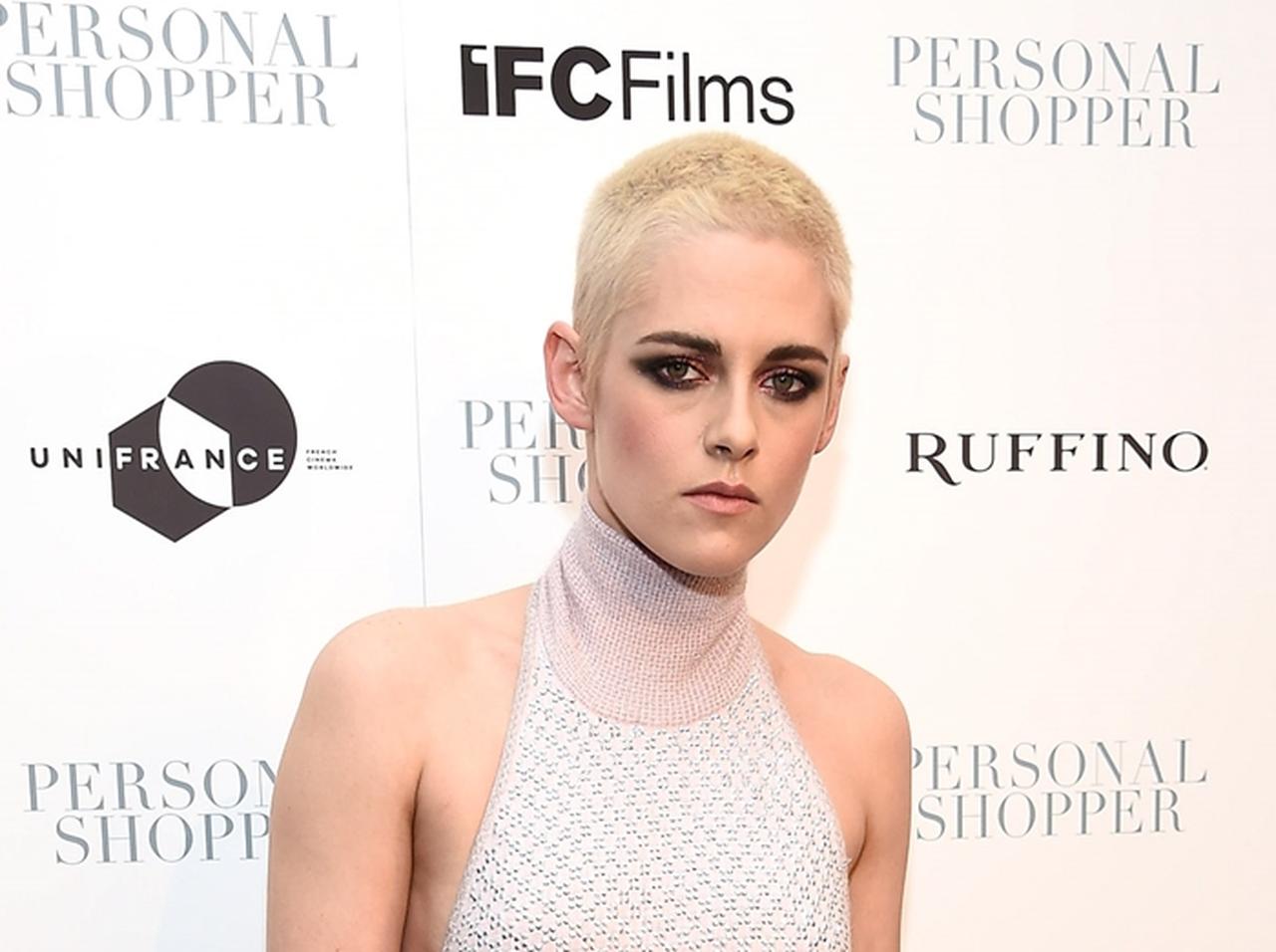 クリステン・スチュワート、坊主で撮影に臨んだ映画『Underwater』の予告編が公開