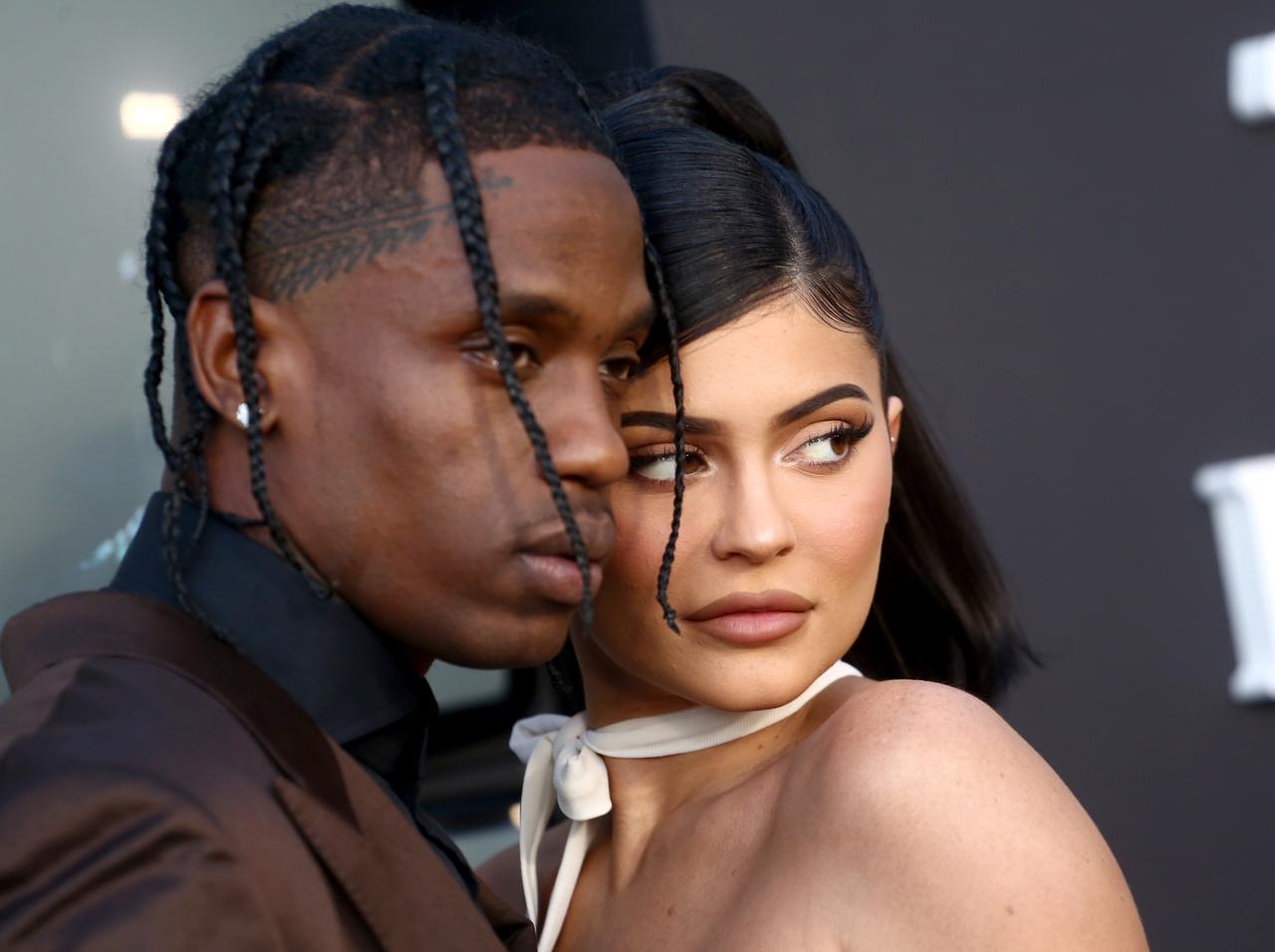 トラヴィス・スコット、カイリー・ジェンナーの「妊娠健診」に寄り添う映像を公開