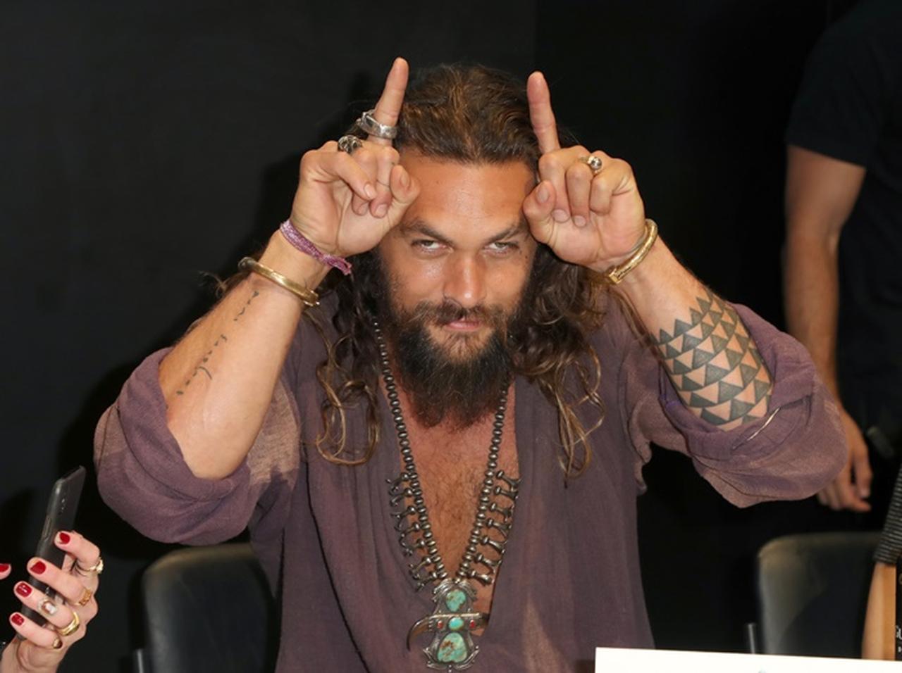 【悲報】アクアマンことジェイソン・モモア、エレベーターに閉じ込められる