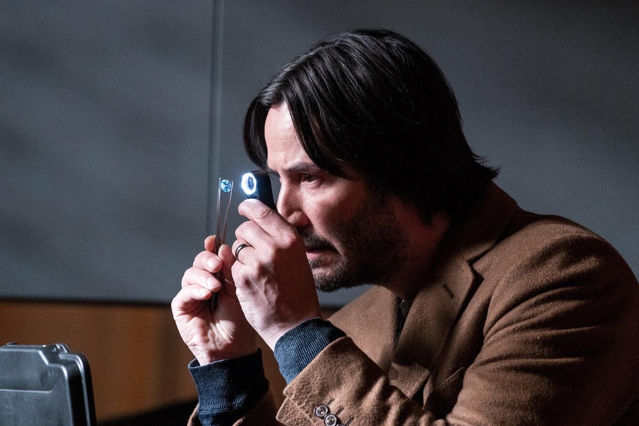 キアヌ・リーブスがロシア語ペラペラで女性を助ける!『ブルー・ダイヤモンド』特別映像を独占解禁