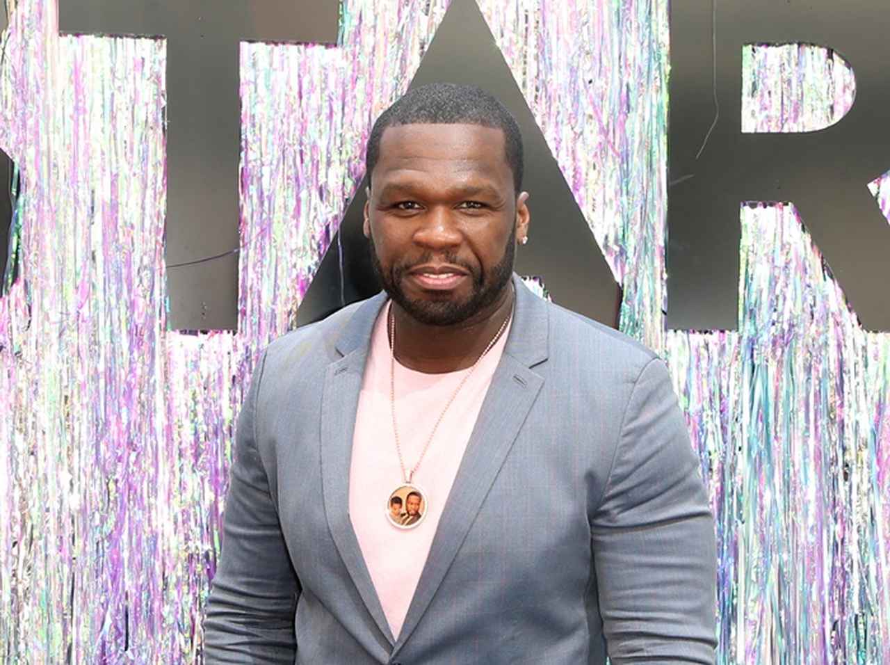 50セント、行きつけの「アダルトナイトクラブ」で夜遊び