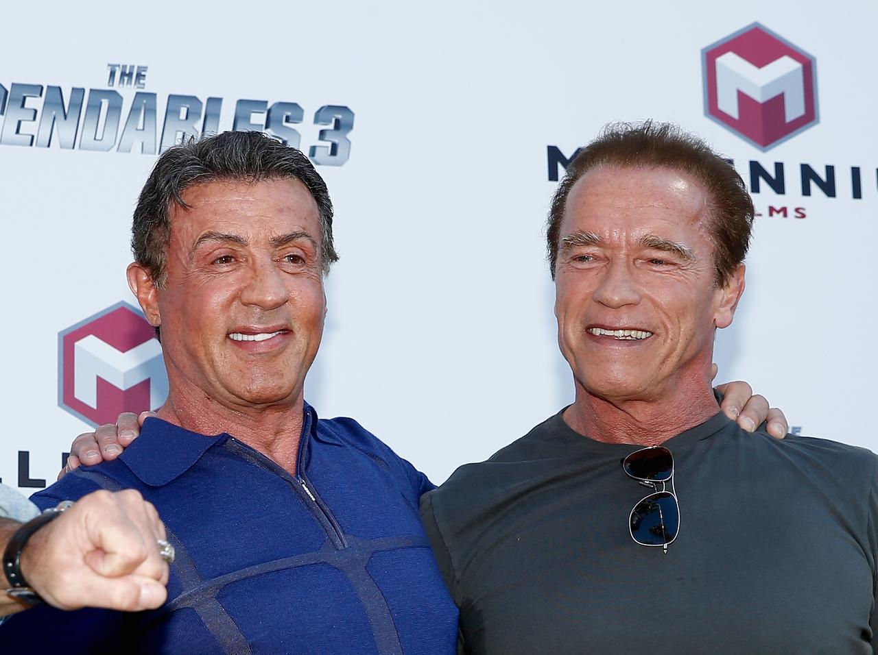 スタローンとシュワルツェネッガー『自撮り動画』、「若さの秘訣」がさすが“ちょい悪オヤジ”