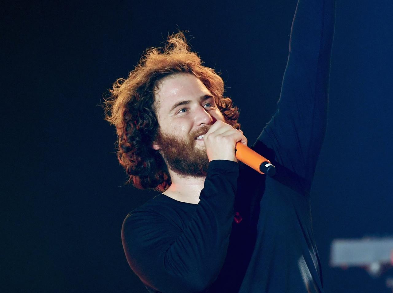 米歌手がガラガラヘビに噛まれ緊急搬送、“フォレスト・ガンプ”な「徒歩旅行」の最中