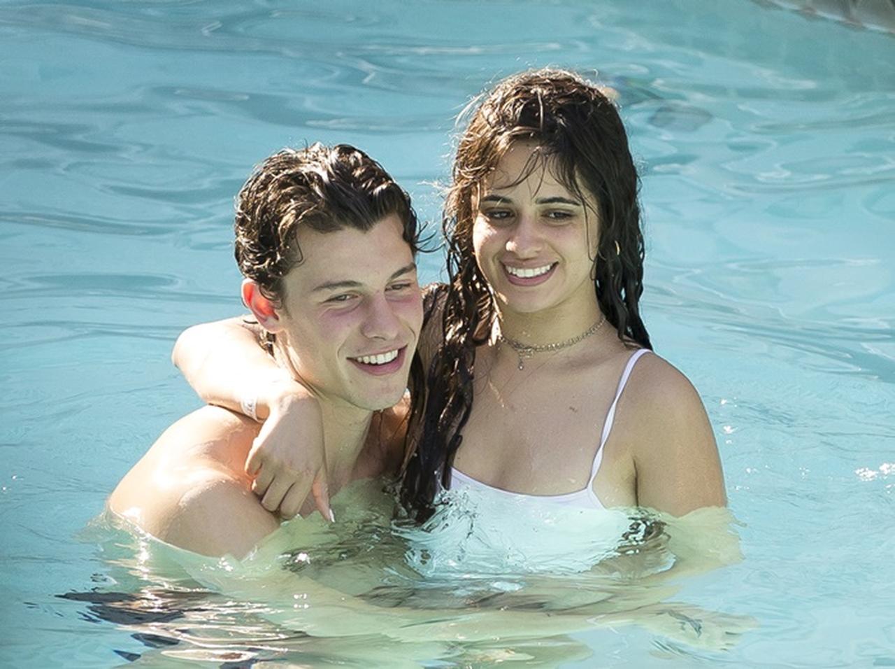 ショーン・メンデス&カミラ・カベロ、「ベロチュー」からの濃厚ラブシーン8連発