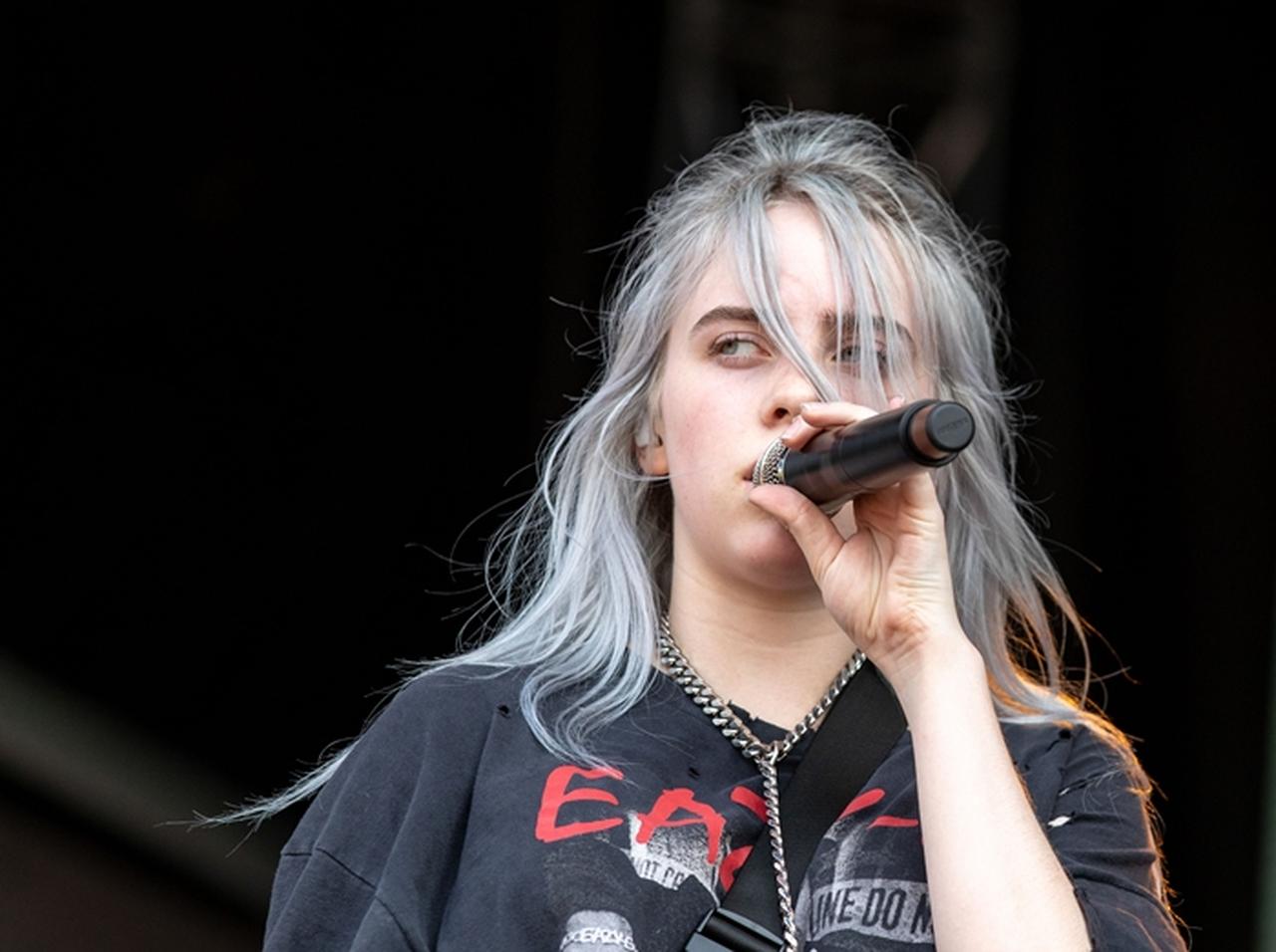 ビリー・アイリッシュ、「日本のアニメ」をプリントしたコラボ商品を発表するも…