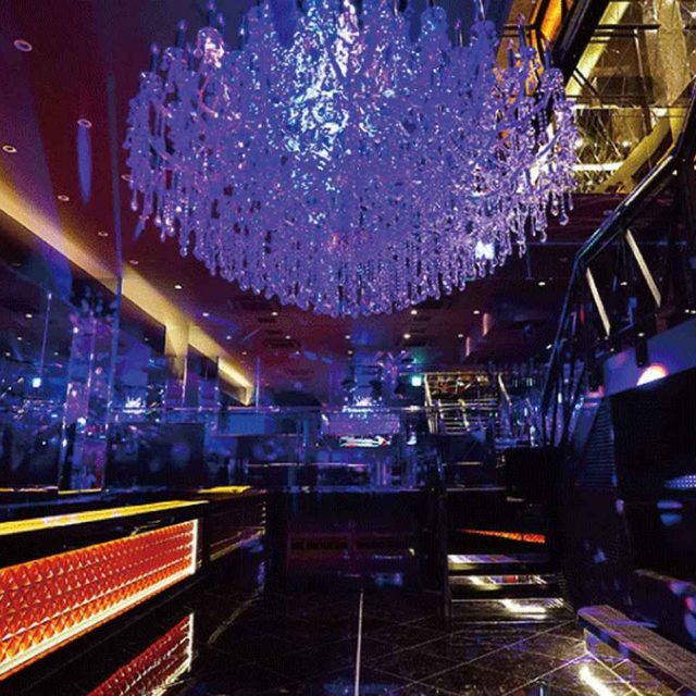 セレブも来店する人気クラブV2で、女性客全員にクーポン配布キャンペーン！