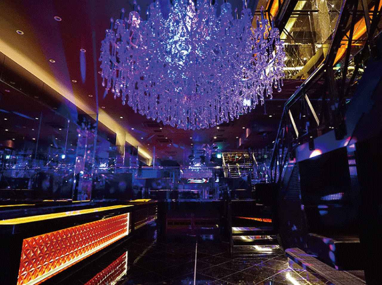 セレブも来店する人気クラブV2で、女性客全員にクーポン配布キャンペーン！