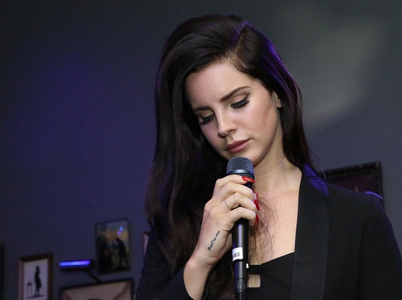 ラナ・デル・レイ、アメリカ銃乱射事件を受けて急遽新曲をリリース