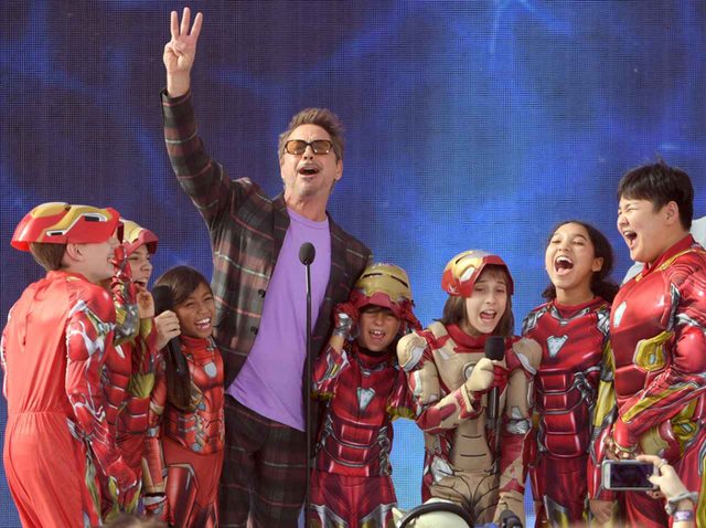 ロバート・ダウニー・Jr、ミニ・アイアンマン引き連れ「3000回愛してる」【ティーン・チョイス2019】