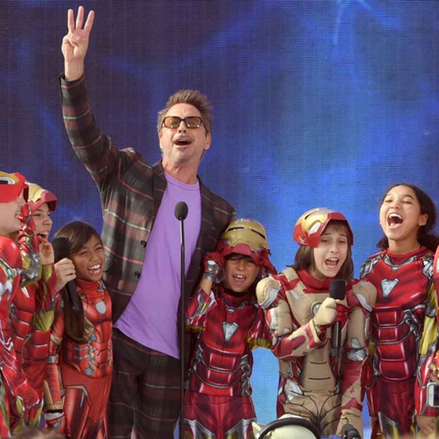 ロバート・ダウニー・Jr、ミニ・アイアンマン引き連れ「3000回愛してる」【ティーン・チョイス2019】