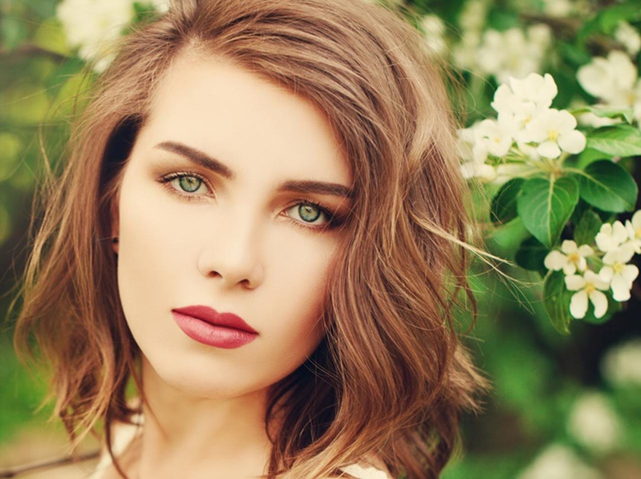 人気「ボブ」ヘアでつくる、夏のオシャレなヘアアレンジ3選