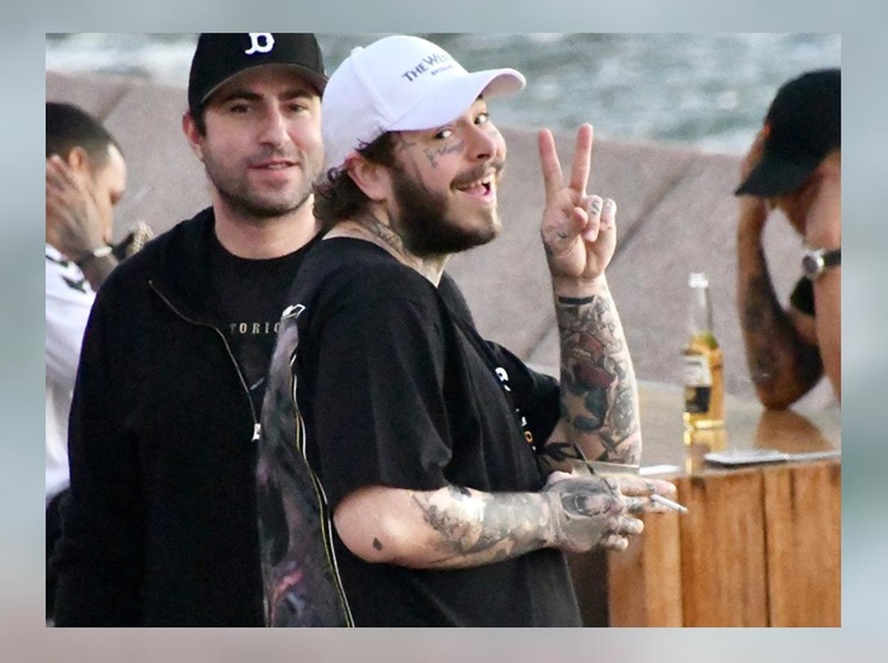 ポスト・マローンが来日、北海道・函館の居酒屋で地元民に「溶け込む姿」がたまらない