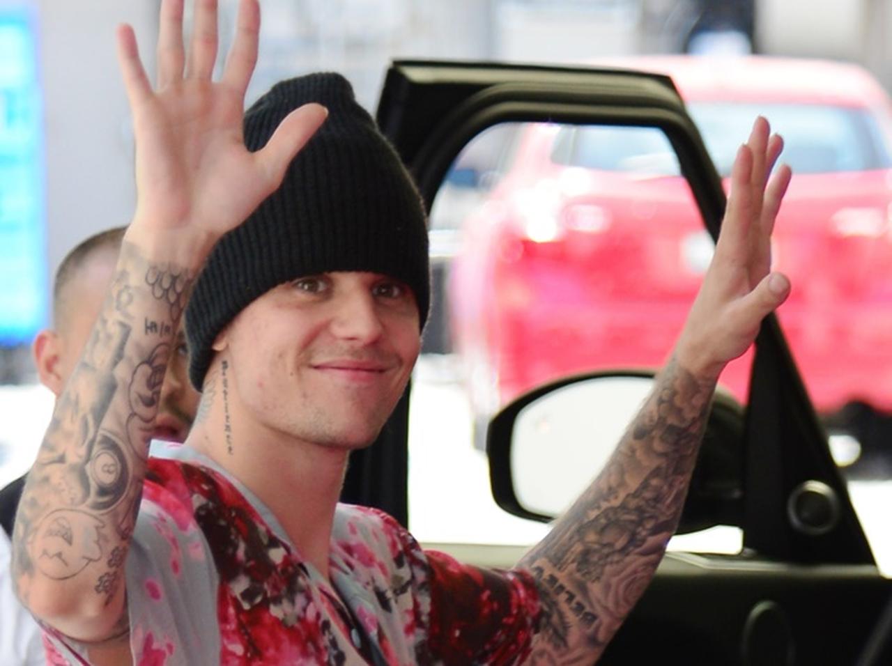 ジャスティン・ビーバーが名曲をカバー、妻に「愛を捧げた」生歌披露