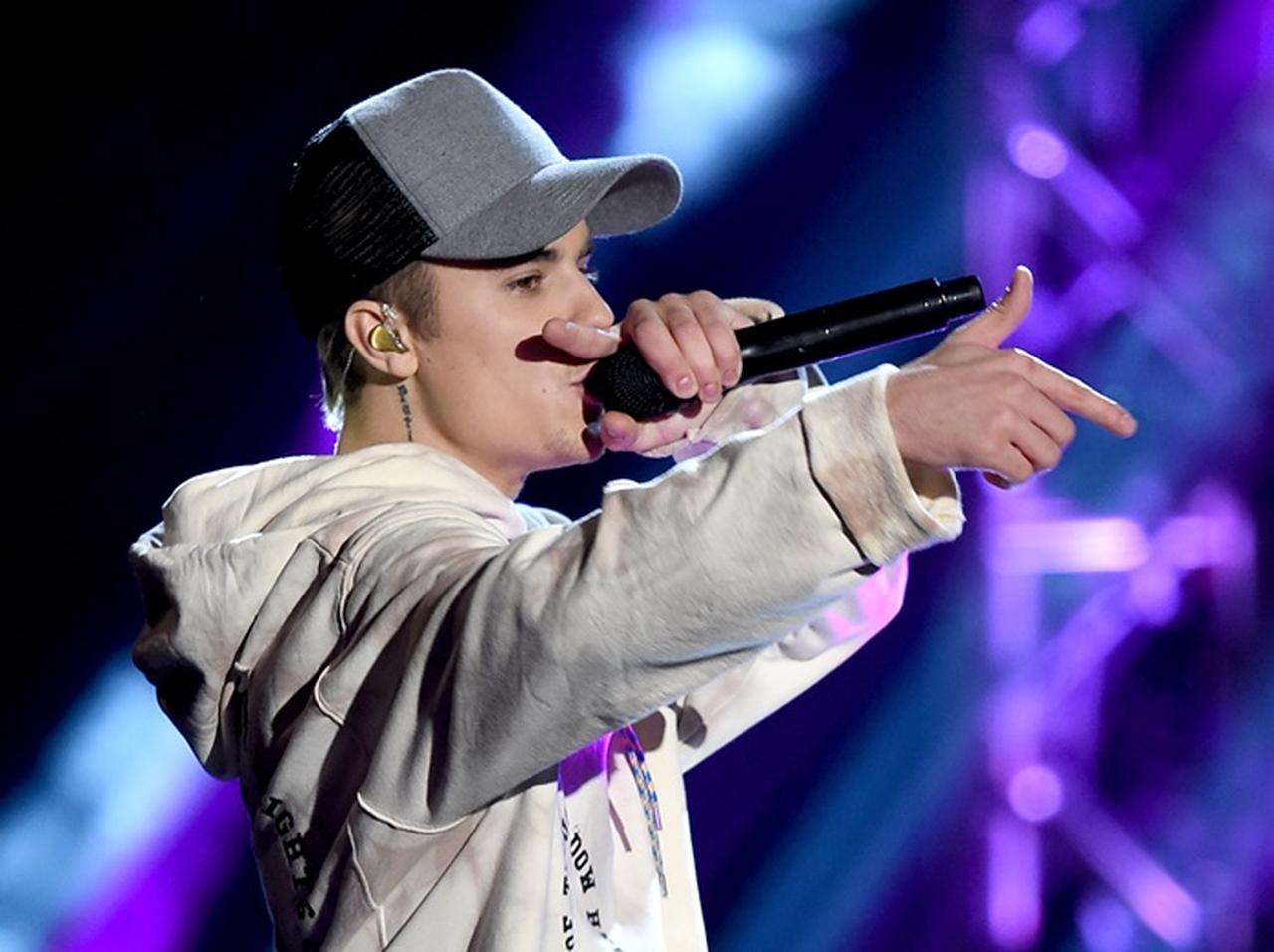 ジャスティン・ビーバー、90年代に大流行した「あのスニーカー」を復活させる