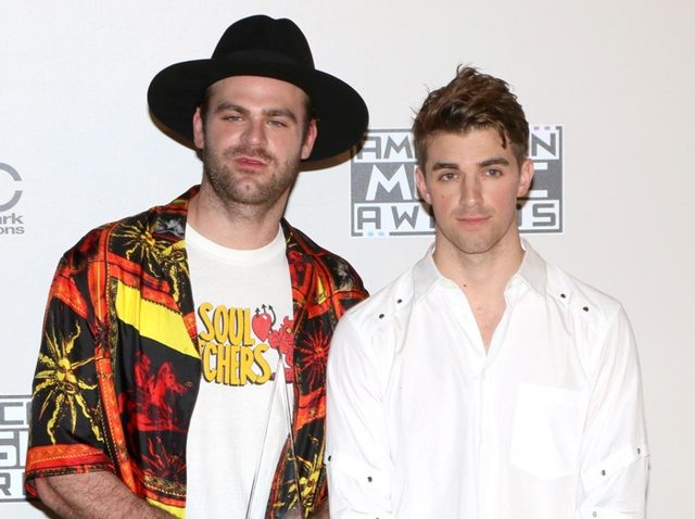 ザ・チェインスモーカーズ、アレックスに「洗濯」させた服の“悲惨な末路”に爆笑