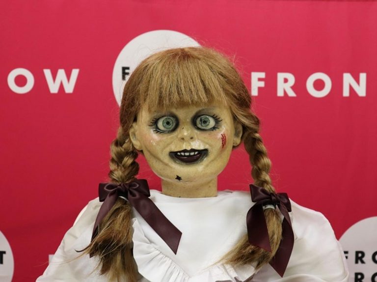 『アナベル 死霊博物館』に出演するアナベルにインタビュー！編集部に神対応