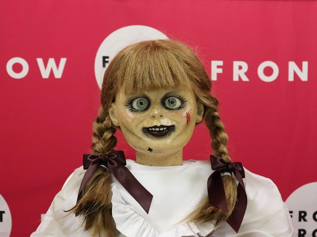 『アナベル 死霊博物館』に出演するアナベルにインタビュー!編集部に神対応