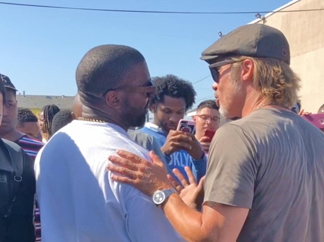 カニエ・ウェストの「日曜礼拝」にサプライズ登場したブラッド・ピットを激写【写真アリ】