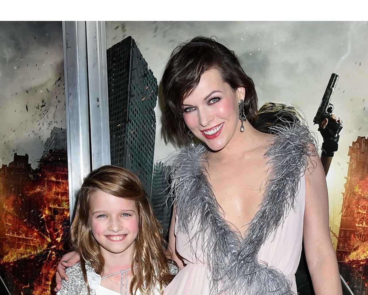 『バイオハザード』に出演したミラ・ジョヴォヴィッチ11歳娘が雑誌の表紙デビュー