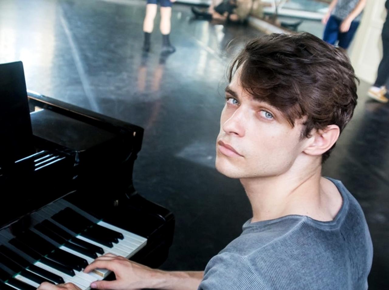 『ディセンダント』トーマス・ドハーティ、出演最新作より「甘々」なMVをリリース