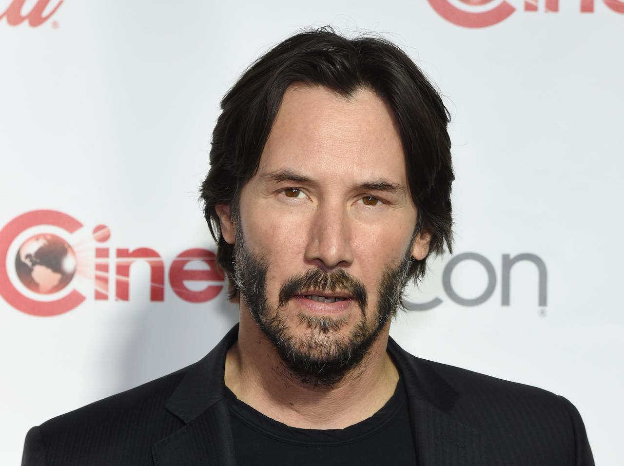 キアヌ・リーブスと自分の母親が同じ高校にいた!「卒業アルバム」の可愛すぎるキアヌを探せ