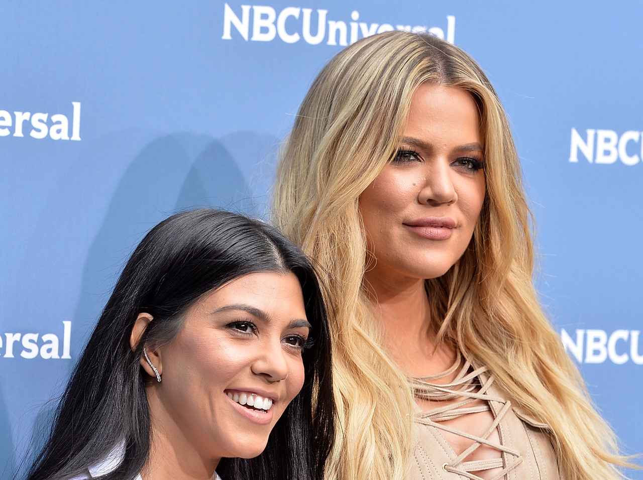 クロエ・カーダシアン、姉コートニーのために「曲線美なヌード」を披露