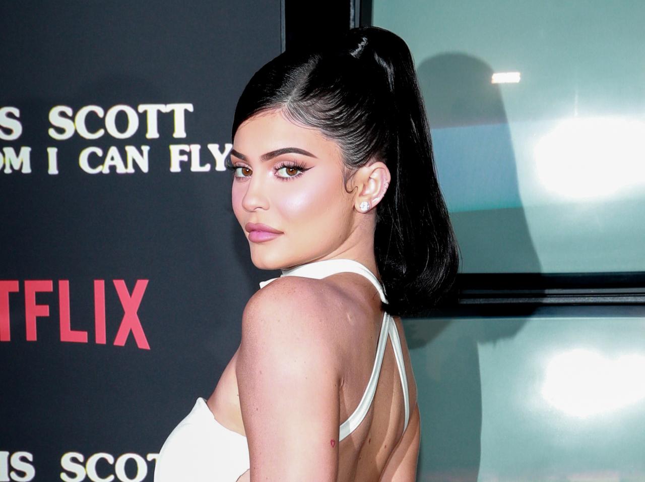 カイリー・ジェンナー、末っ子で資産1000億円を突破し家族から「金持ちいじり」される