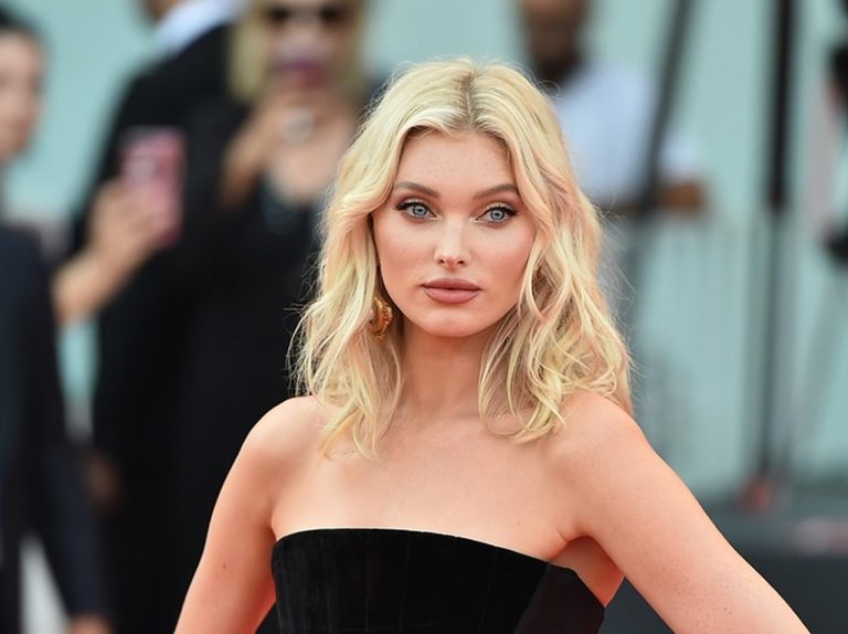 エルザ・ホスク、大勢の報道陣を前に「気まずいハプニング」を『超エレガント』に乗り切る