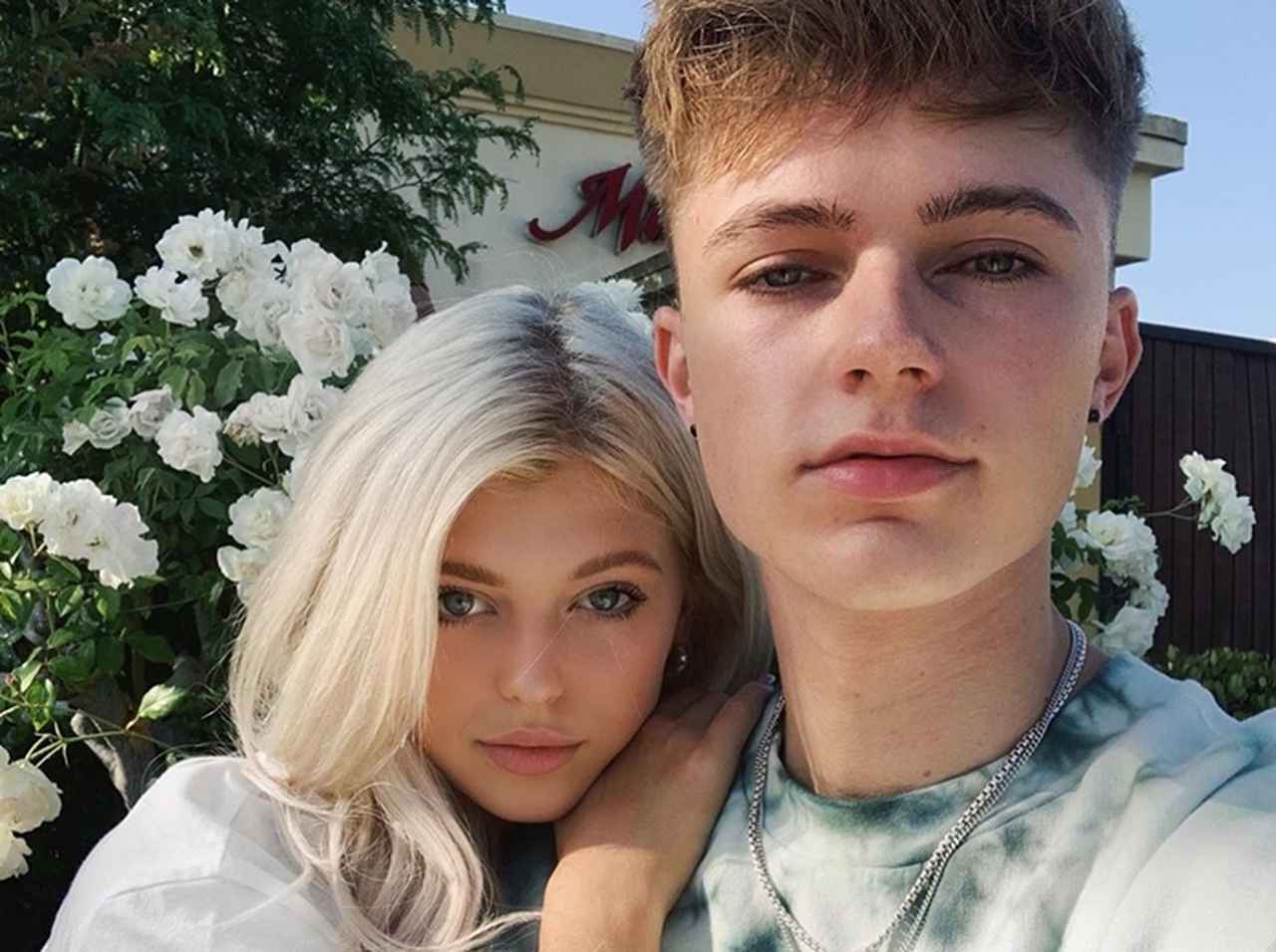 英人気シンガーHRVYとローレン・グレイが急接近? 自宅で一緒にタトゥーをゲット