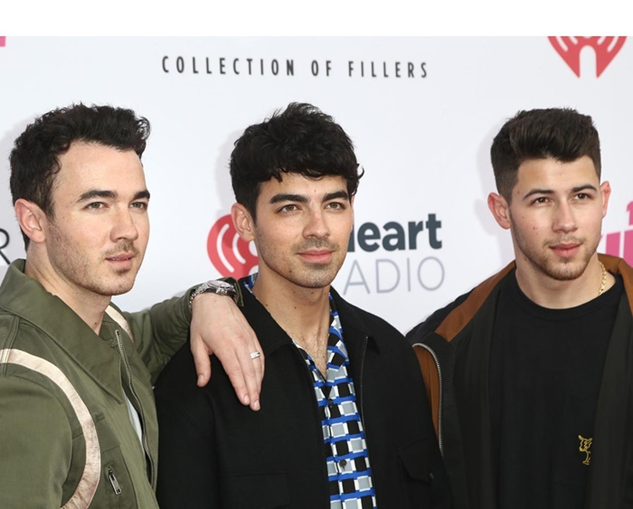 ジョナス・ブラザーズのインスタを人気DJが乗っ取り!早くアカウントを返してと懇願