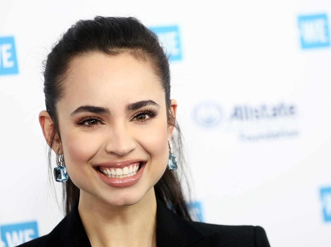 SNSで流行中!『ディセンダント』のソフィア・カーソンに「自信」を誓う運動に心が温まる