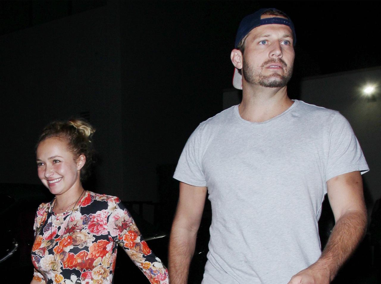 ヘイデン・パネッティーア、DV容疑の彼氏は罪に問われず