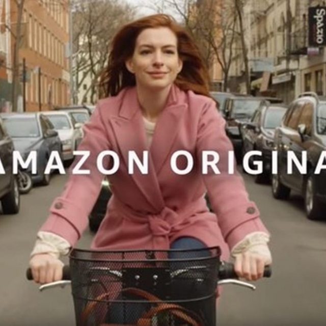 アン・ハサウェイ新作ラブコメドラマの予告が公開！全8話のオムニバス恋愛ドラマ