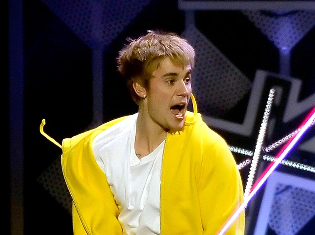 ジャスティン・ビーバー、「ポケモンカード」を自宅のインテリアに変身させる