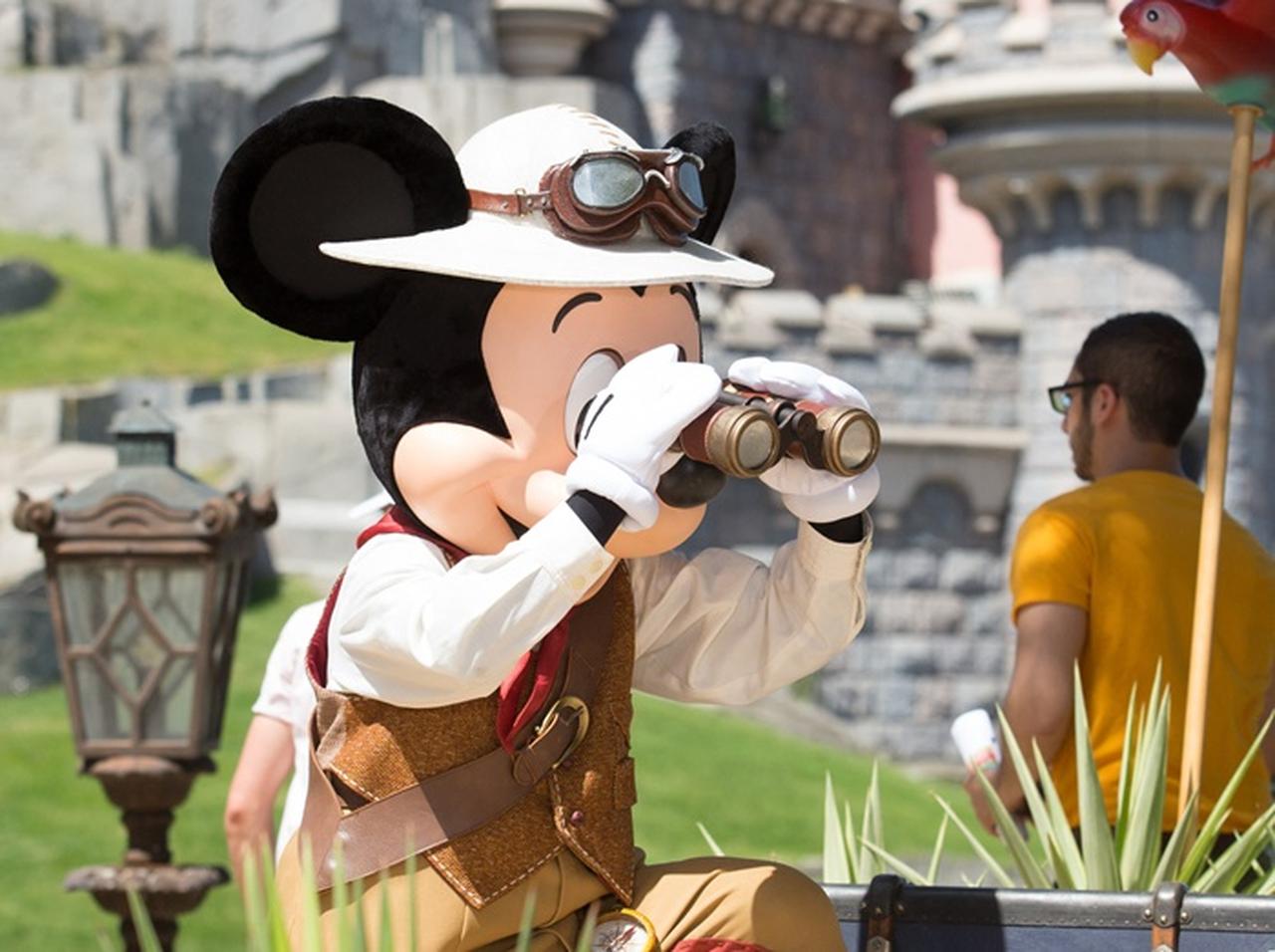 ディズニーランドで成人男性が「迷子」に…閉園後に園内の池で発見される