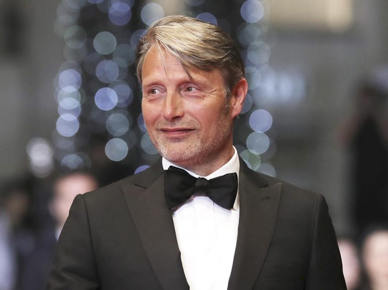 「北欧の至宝」マッツ・ミケルセン来日！居酒屋カウンターで“とりあえず生”