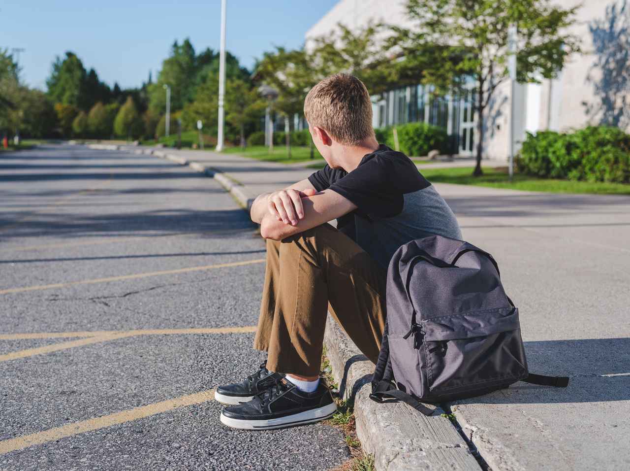 『AV動画に影響』されて「恋人をレイプ」してしまった、中学生男子が自分で自分を通報