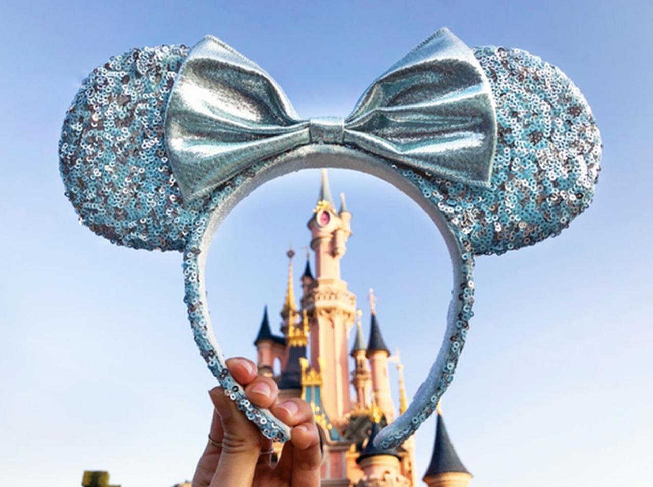 ディズニーランドで「ブルー」の食べ物やグッズが激増、そのワケとは?