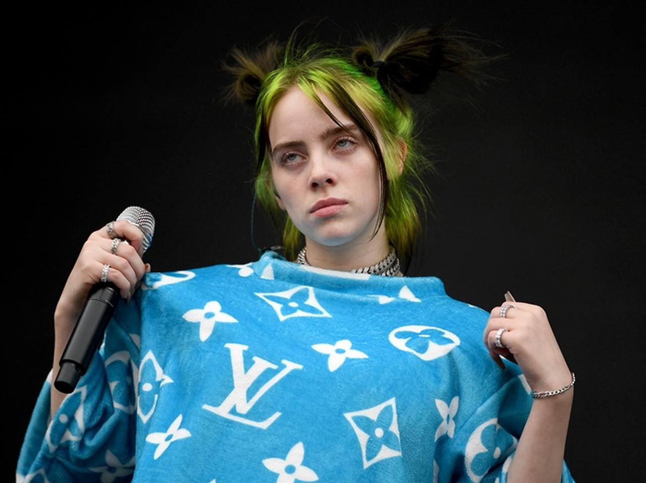 ビリー・アイリッシュ、「胸が大きい」せいで仕方なく“ある事”に気を使う