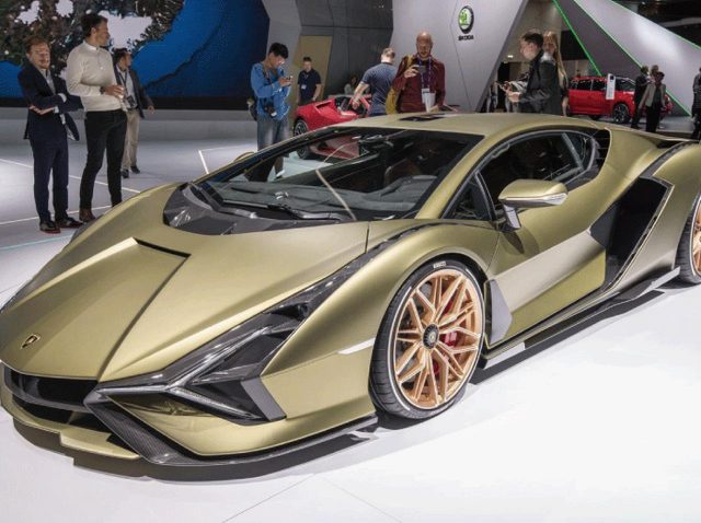 ランボルギーニ初のハイブリッド「シアン FKP37」にアルカンターラ採用