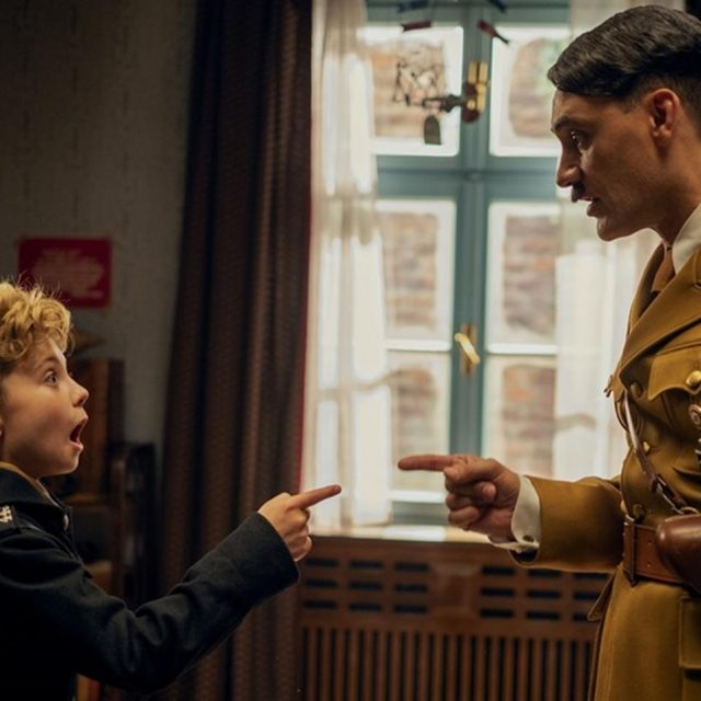 ワイティティ監督のスーツ姿がかっこいい！トロント国際映画祭で最高賞『ジョジョ・ラビット』