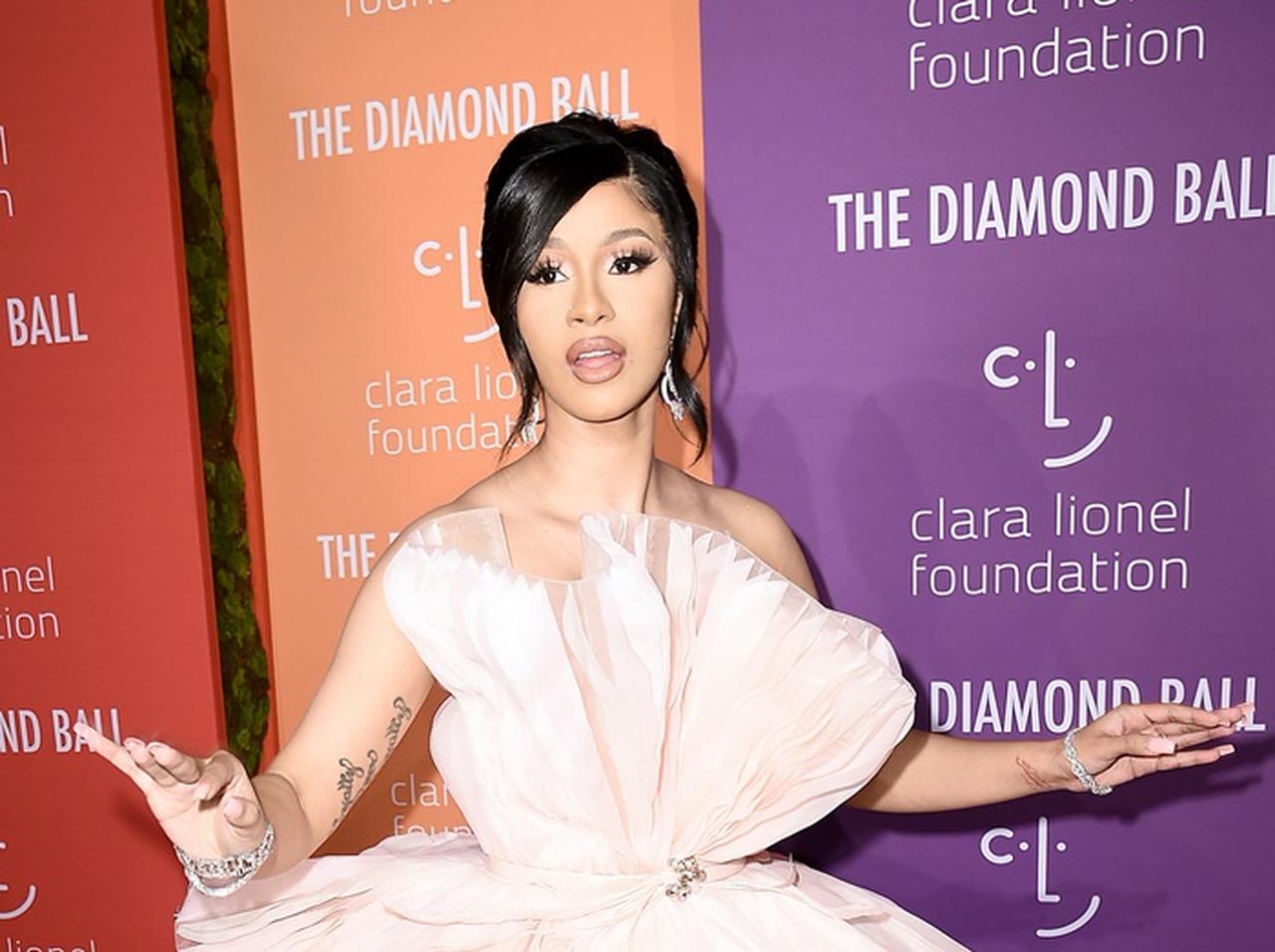 カーディ・B、撮影中にカメラマンから「男性器」を見せつけられる性被害に