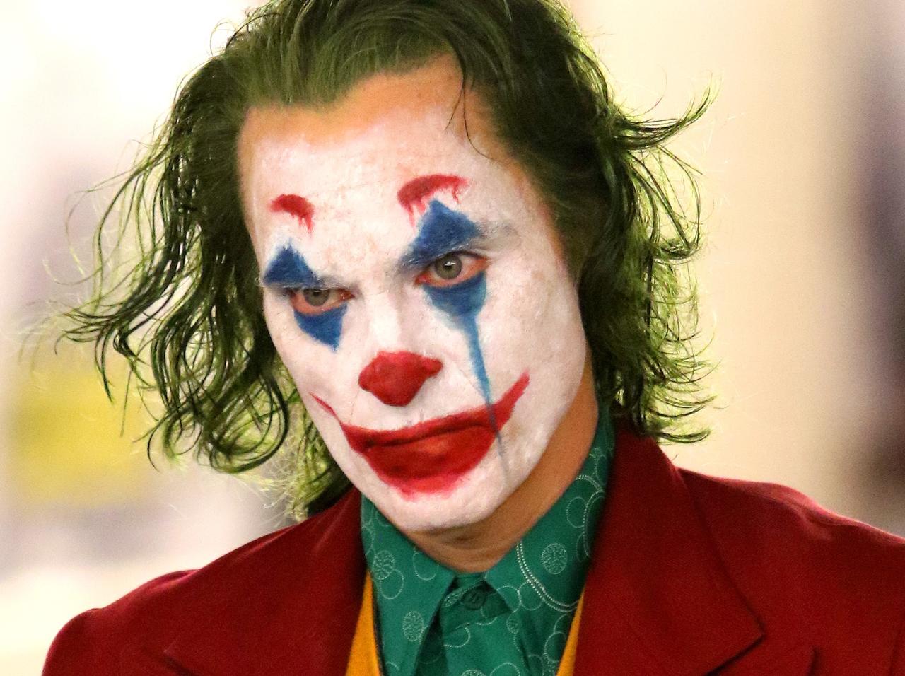 『ジョーカー』ホアキン・フェニックス、「タブーな質問」をされて部屋を出て行く