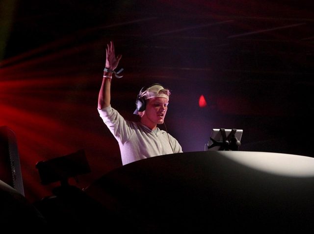 アヴィーチーの追悼公演のチケットが驚異の速さで完売