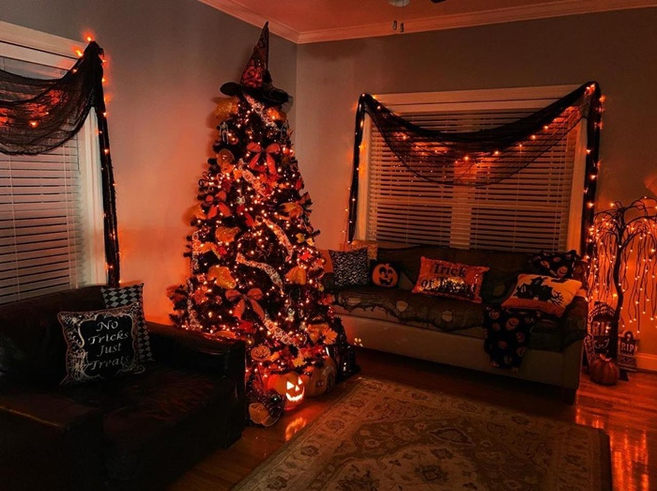 クリスマスツリーは10月から飾る時代？「ハロウィンツリー」を飾る人が年々増加