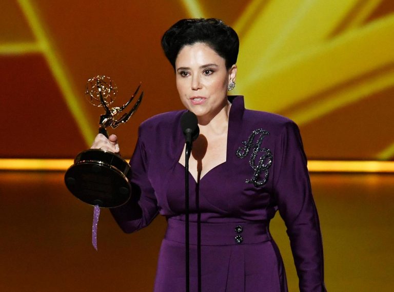 エミー賞助演女優賞が「女性に向けたスピーチ」に心動かされる【スピーチ訳】