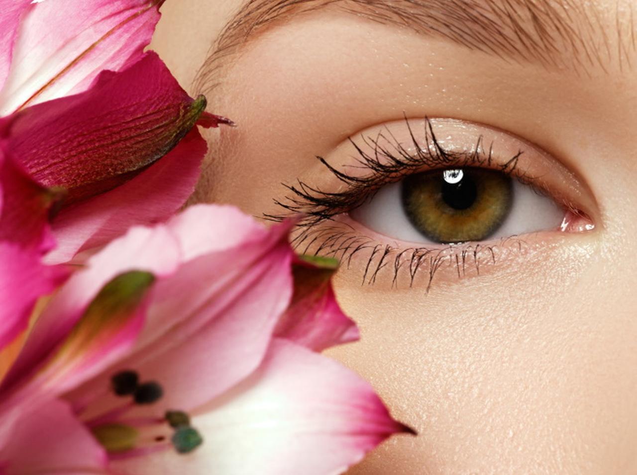 時短で美しいまつ毛メイクが完成!斬新なマスカラのつけ方とは?